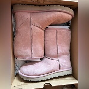 UGG CLASSIC SHORT BOOTS WOMEN size 7